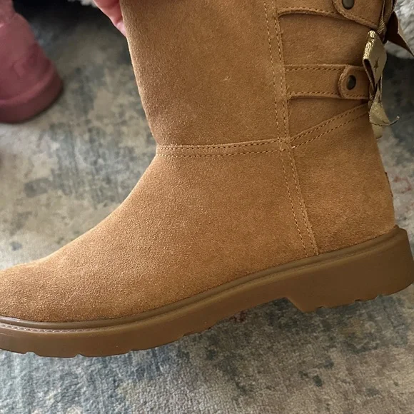 UGG Kids Tan bailey Boots with Starry Bow - Picture 5 of 9
